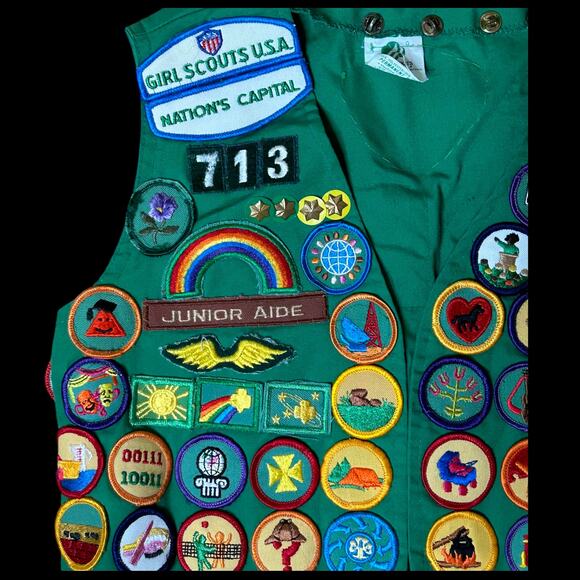 Vintage 80s Girl Scouts Vest 74 Patches 13 Pins Nation’s Capitol 713 - Picture 2 of 11
